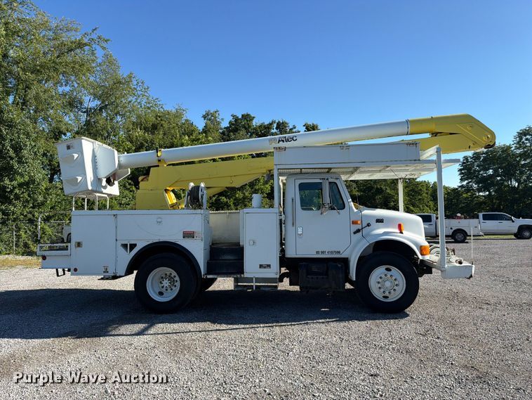 image for item FC3246 1995 International 4700 bucket truck