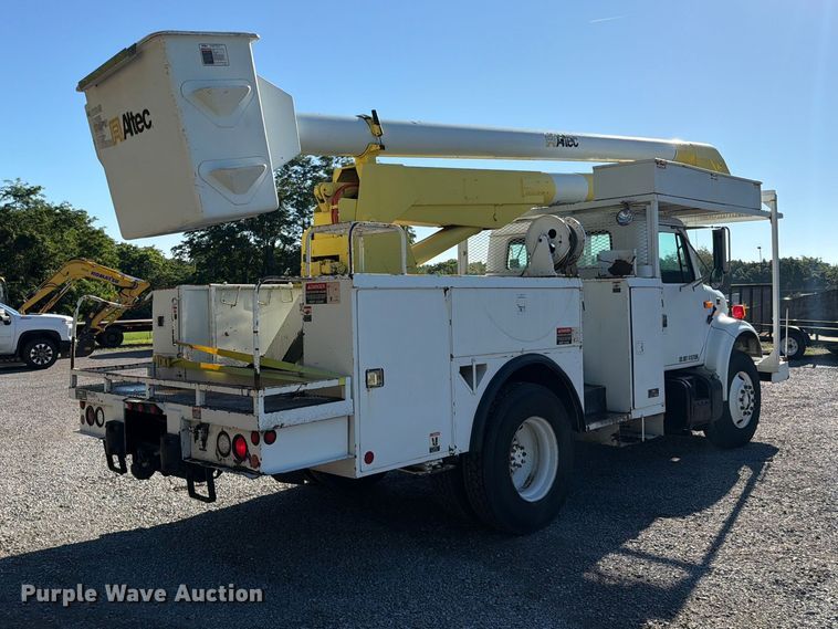 image for item FC3246 1995 International 4700 bucket truck