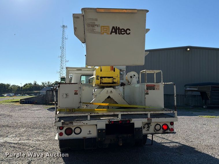 image for item FC3246 1995 International 4700 bucket truck