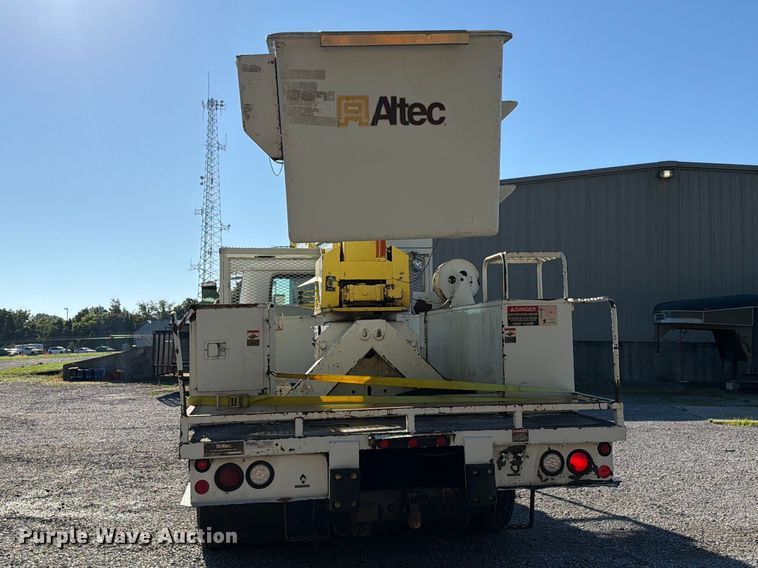 image for item FC3246 1995 International 4700 bucket truck