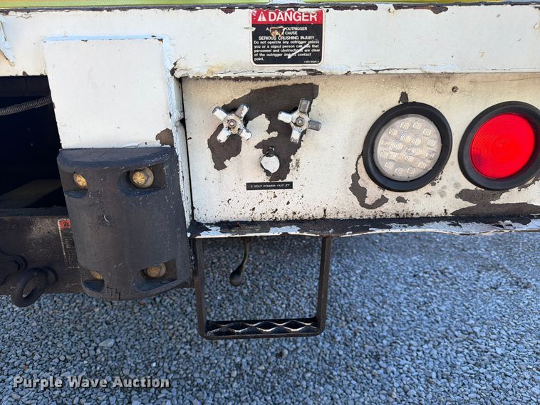 image for item FC3246 1995 International 4700 bucket truck