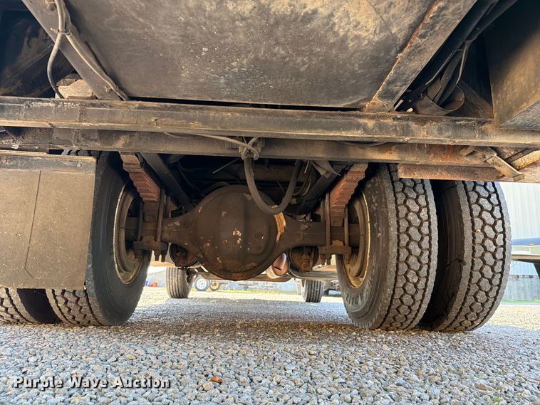image for item FC3246 1995 International 4700 bucket truck