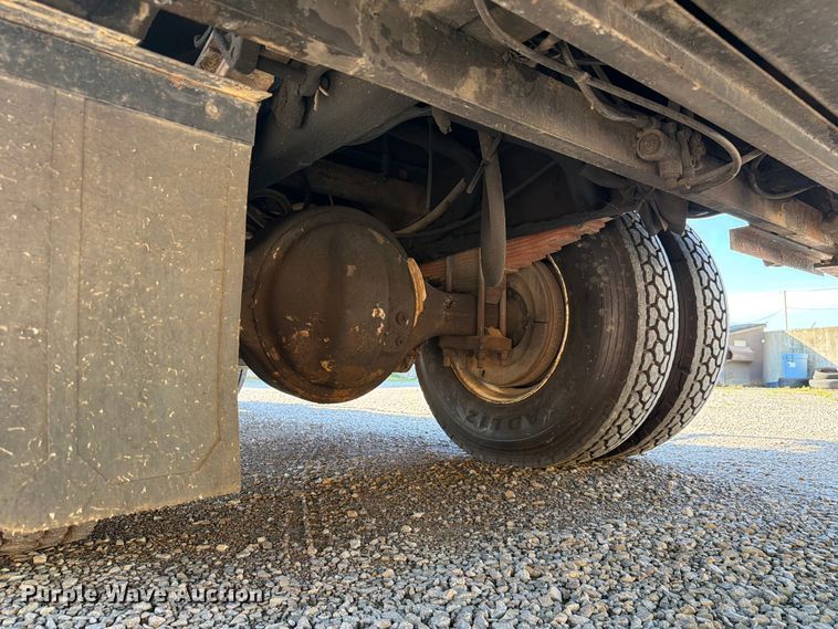 image for item FC3246 1995 International 4700 bucket truck