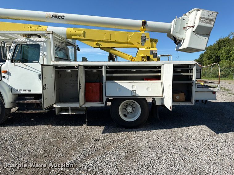 image for item FC3246 1995 International 4700 bucket truck