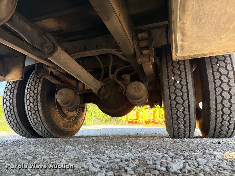 image for item FC3246 1995 International 4700 bucket truck