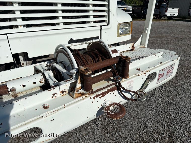 image for item FC3246 1995 International 4700 bucket truck