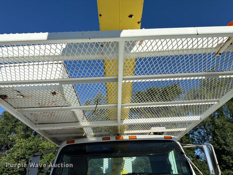 image for item FC3246 1995 International 4700 bucket truck