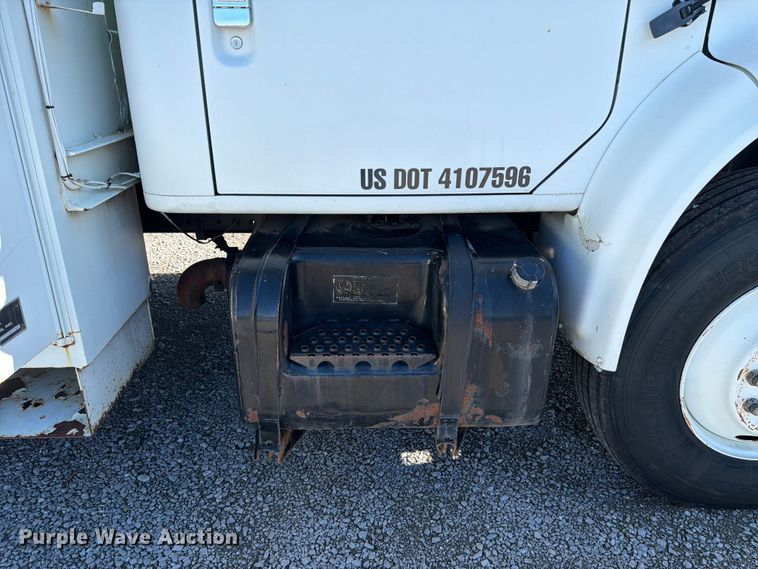 image for item FC3246 1995 International 4700 bucket truck