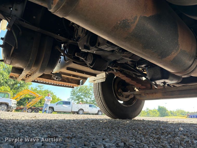 image for item FC3246 1995 International 4700 bucket truck