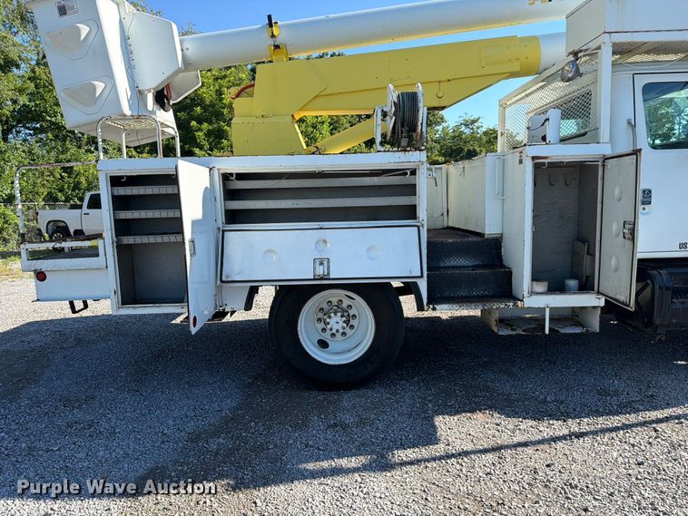 image for item FC3246 1995 International 4700 bucket truck