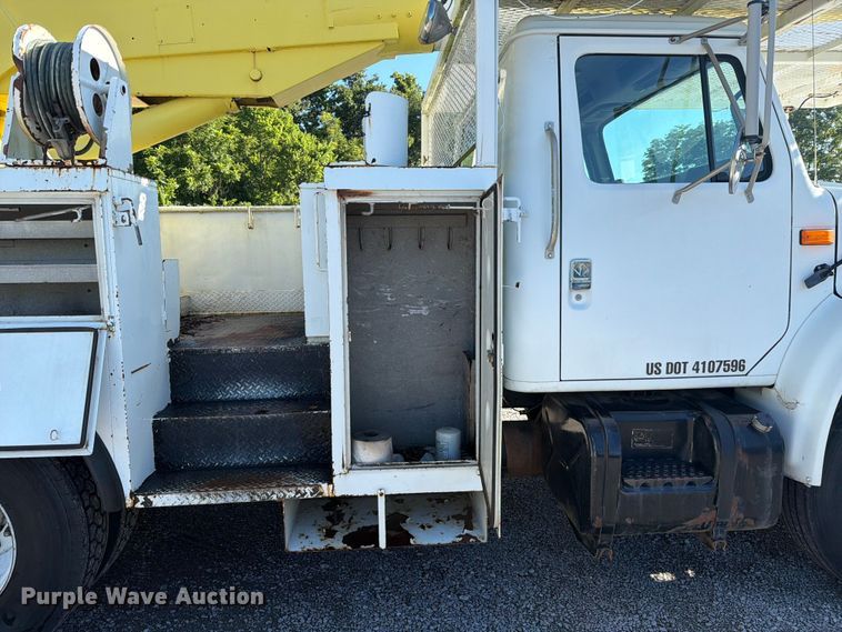 image for item FC3246 1995 International 4700 bucket truck