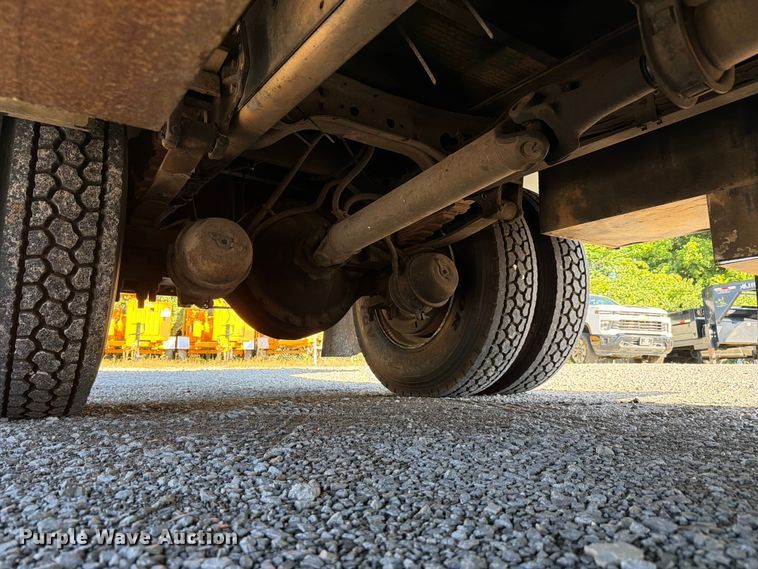 image for item FC3246 1995 International 4700 bucket truck