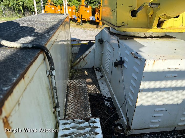 image for item FC3246 1995 International 4700 bucket truck