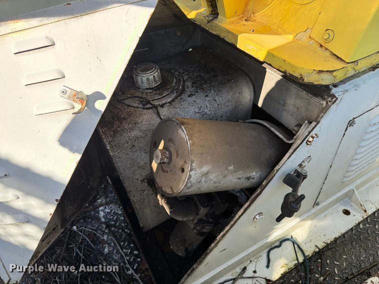 image for item FC3246 1995 International 4700 bucket truck