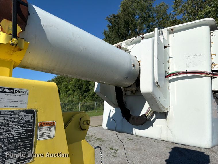 image for item FC3246 1995 International 4700 bucket truck