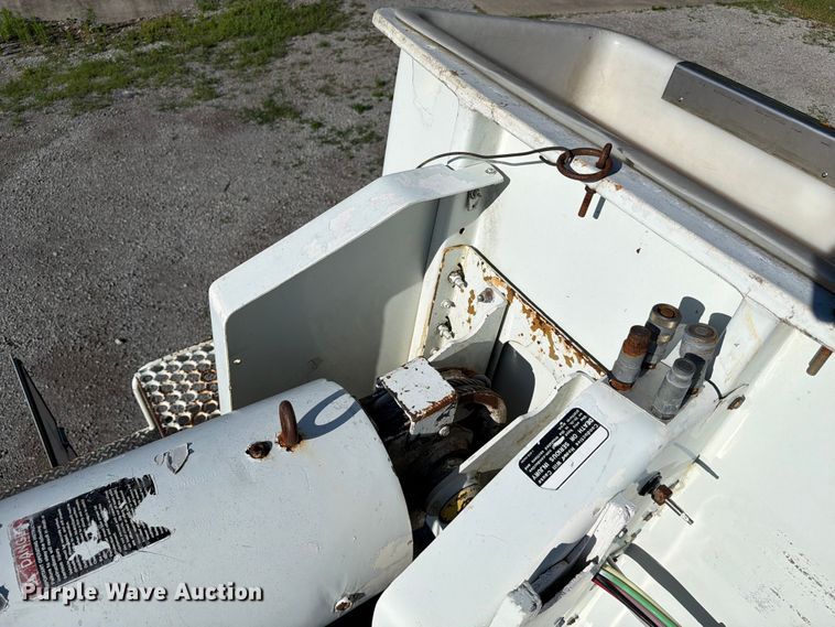 image for item FC3246 1995 International 4700 bucket truck