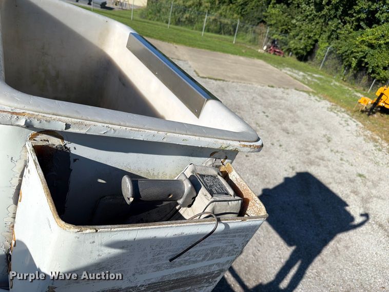 image for item FC3246 1995 International 4700 bucket truck
