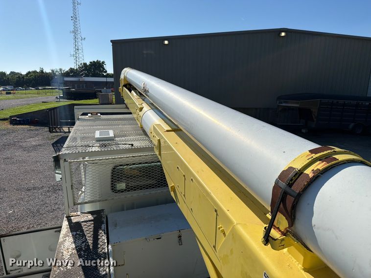 image for item FC3246 1995 International 4700 bucket truck