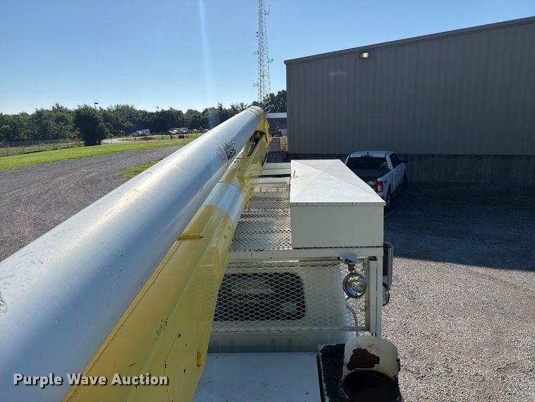 image for item FC3246 1995 International 4700 bucket truck