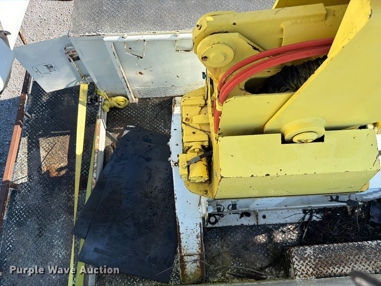 image for item FC3246 1995 International 4700 bucket truck