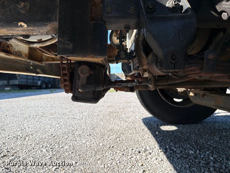 image for item FC3246 1995 International 4700 bucket truck