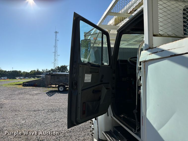 image for item FC3246 1995 International 4700 bucket truck