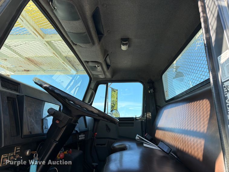 image for item FC3246 1995 International 4700 bucket truck