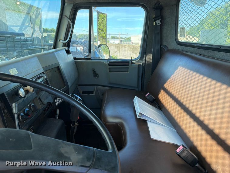 image for item FC3246 1995 International 4700 bucket truck