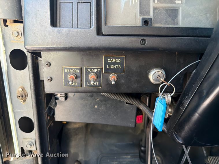 image for item FC3246 1995 International 4700 bucket truck