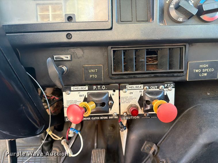 image for item FC3246 1995 International 4700 bucket truck