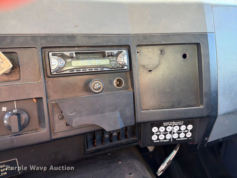 image for item FC3246 1995 International 4700 bucket truck