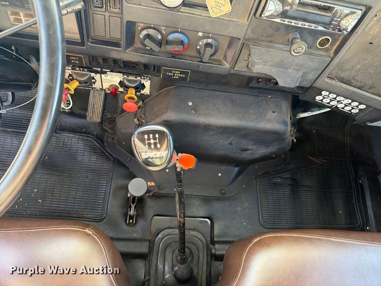 image for item FC3246 1995 International 4700 bucket truck