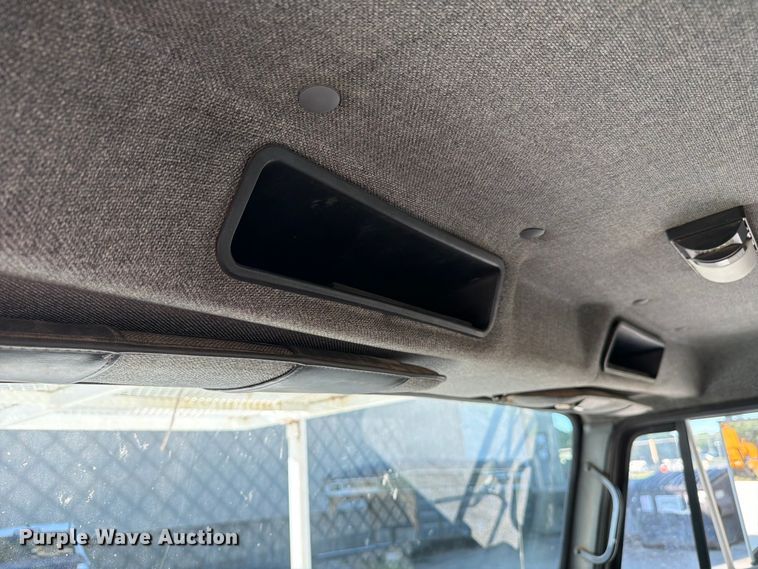 image for item FC3246 1995 International 4700 bucket truck