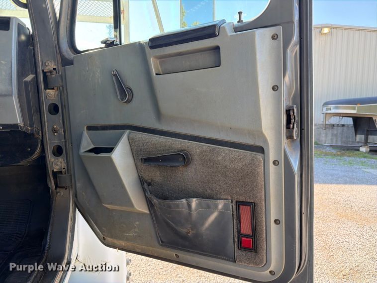 image for item FC3246 1995 International 4700 bucket truck