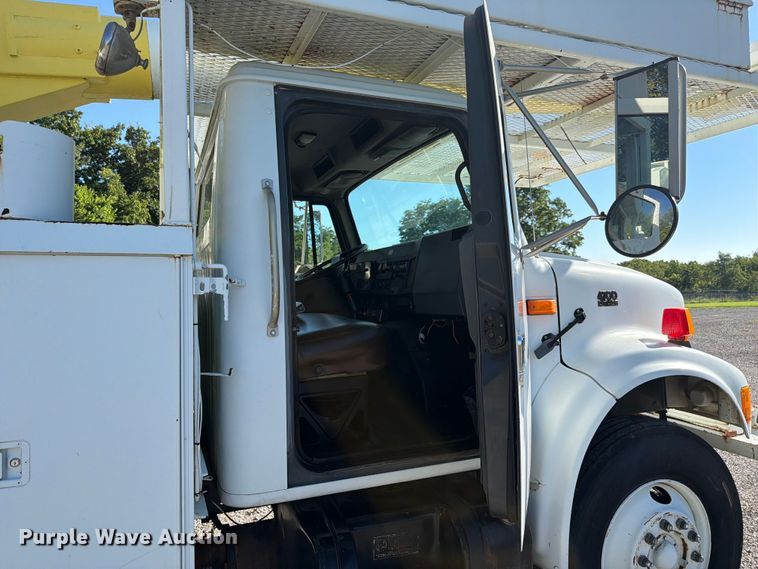 image for item FC3246 1995 International 4700 bucket truck