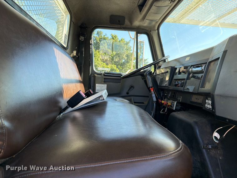image for item FC3246 1995 International 4700 bucket truck