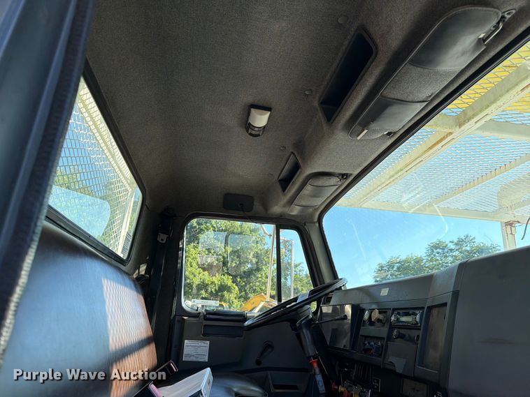 image for item FC3246 1995 International 4700 bucket truck