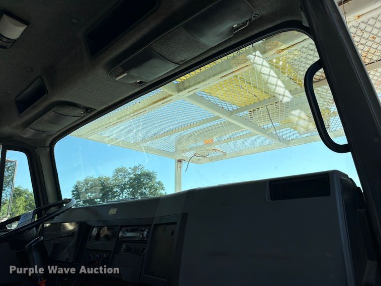 image for item FC3246 1995 International 4700 bucket truck