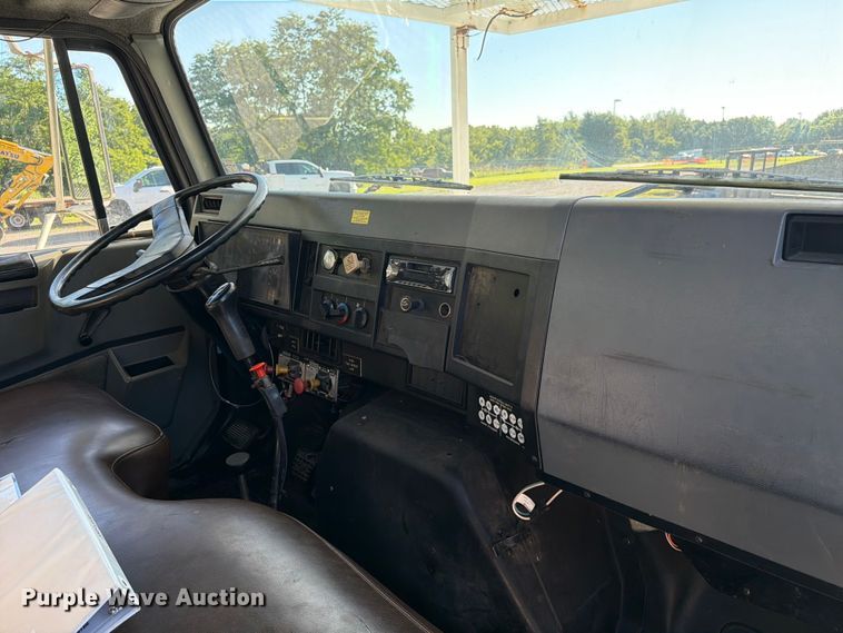 image for item FC3246 1995 International 4700 bucket truck
