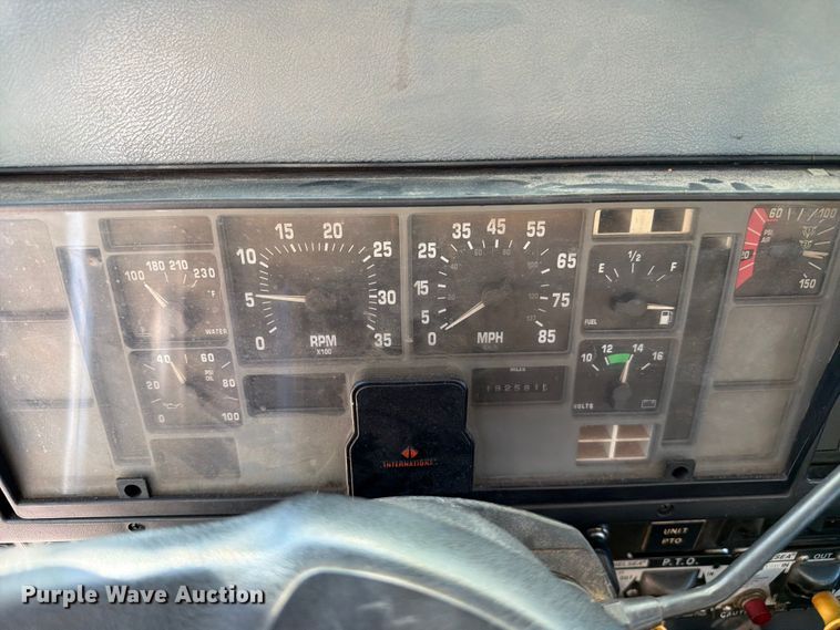 image for item FC3246 1995 International 4700 bucket truck