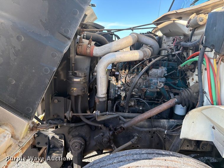 image for item FC3246 1995 International 4700 bucket truck