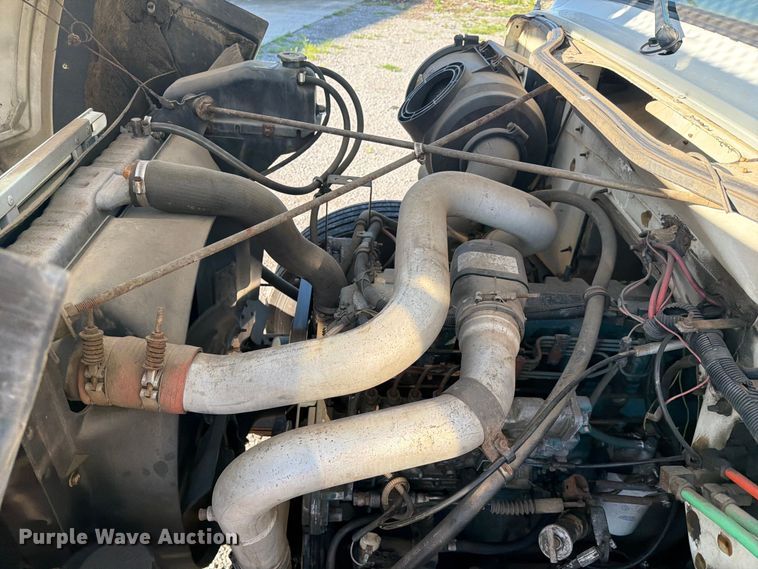 image for item FC3246 1995 International 4700 bucket truck