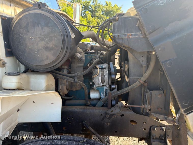 image for item FC3246 1995 International 4700 bucket truck