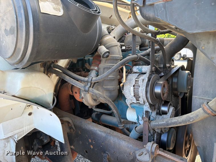 image for item FC3246 1995 International 4700 bucket truck