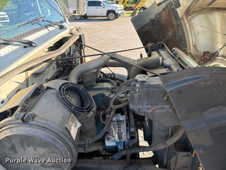image for item FC3246 1995 International 4700 bucket truck