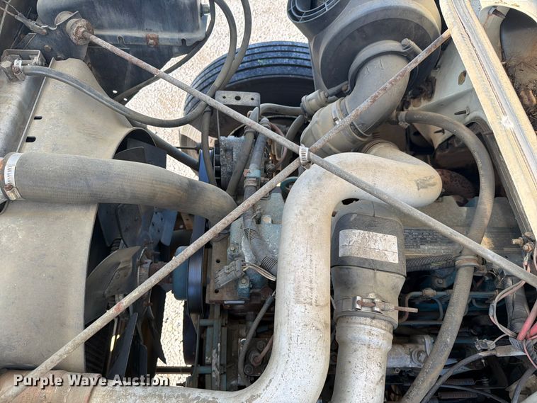 image for item FC3246 1995 International 4700 bucket truck