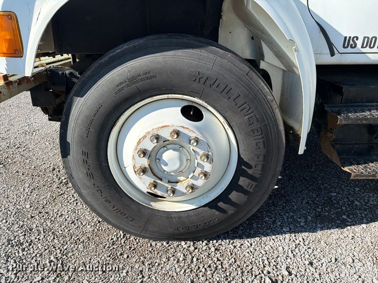 image for item FC3246 1995 International 4700 bucket truck