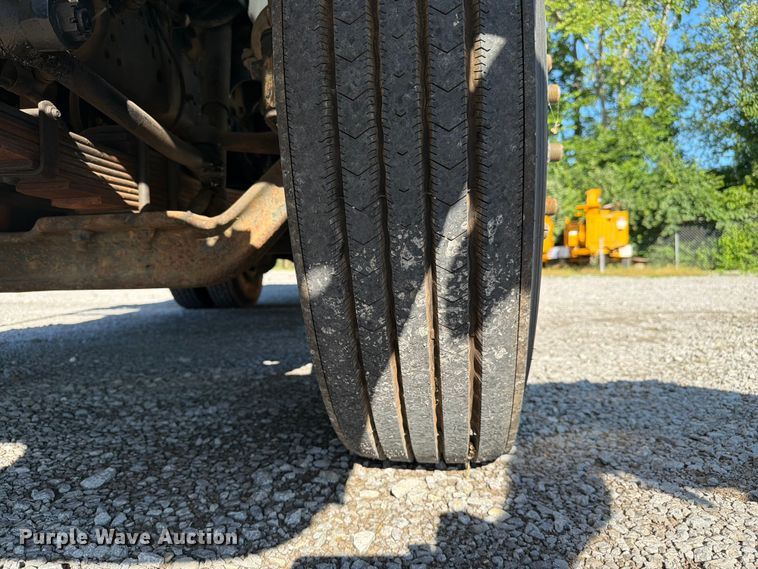 image for item FC3246 1995 International 4700 bucket truck