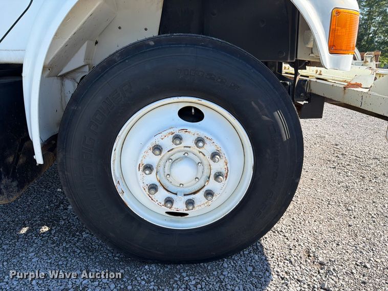 image for item FC3246 1995 International 4700 bucket truck