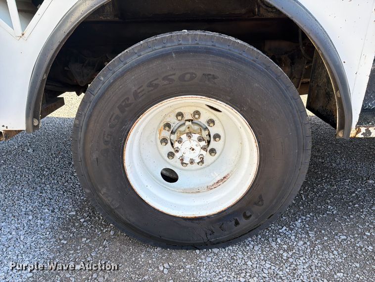 image for item FC3246 1995 International 4700 bucket truck